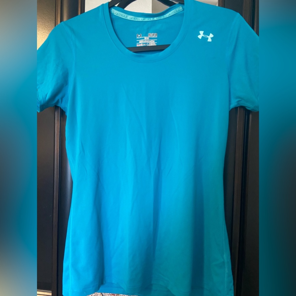 Under Armour Women’s Medium Fitted HeatGear T-Shirt in Blue